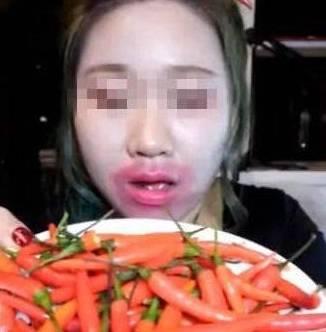 网红女生直播吃瓜